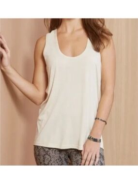 Varley Palmer Tank in Eggnog – Relaxed Lightweight Hi-Lo Activewear Top size M